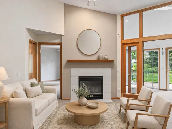 9076 212th St W, Lakeville, MN 55044