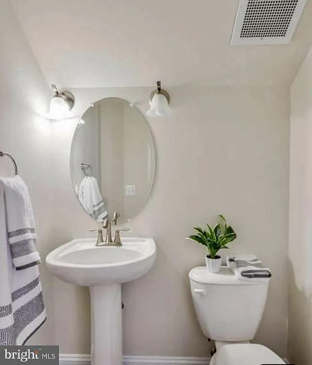 3 bed, 2.5 bath, 2164 sqft, $2,790 — Photo 2