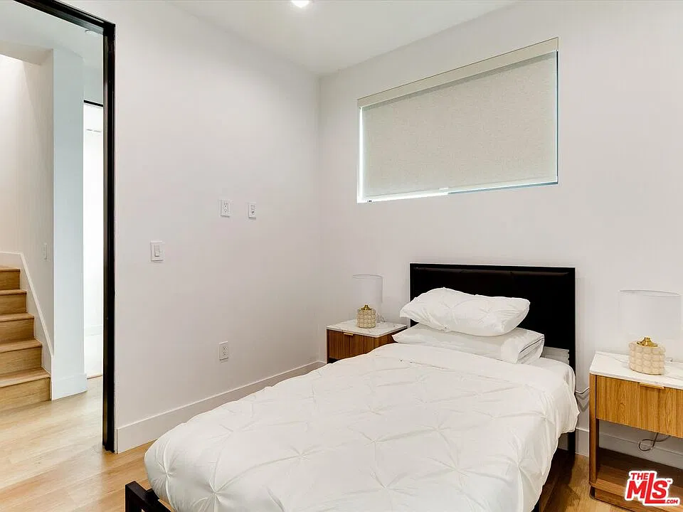 4 bed, 4.0 bath, 1400 sqft, $5,295 — Photo 4