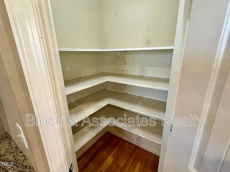 1321 Center St — Photo 4