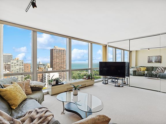 2nd image of 340 W Diversey Pkwy APT 2318