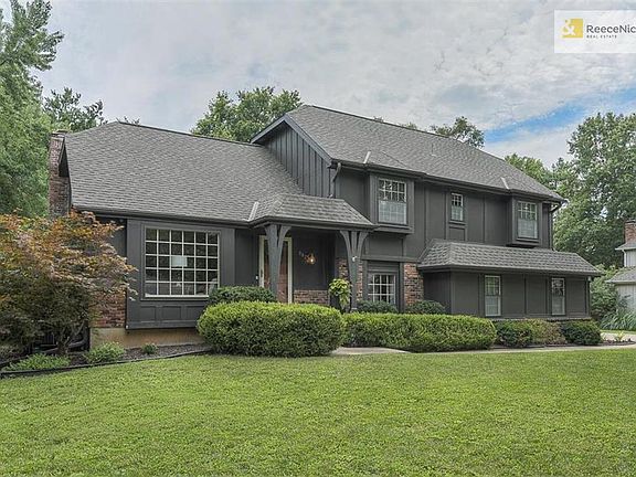 2nd image of 907 Saint Andrews Dr