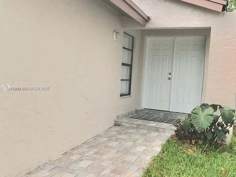 11447 SW 33rd Ln — Photo 1