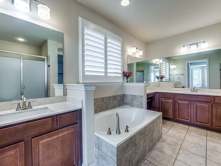 7340 Beranger Dr — Photo 6