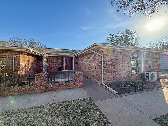 2nd image of 1605 Sparks St