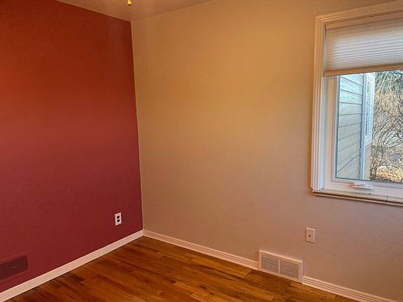 Side bedroom