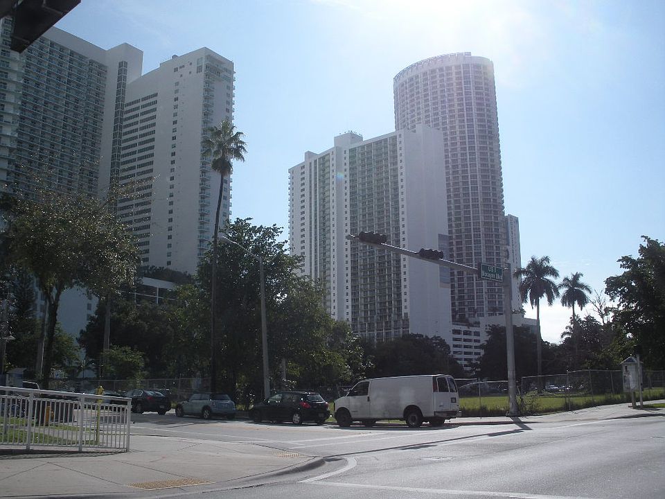 1st image of 1750 N Bayshore Dr APT 3409