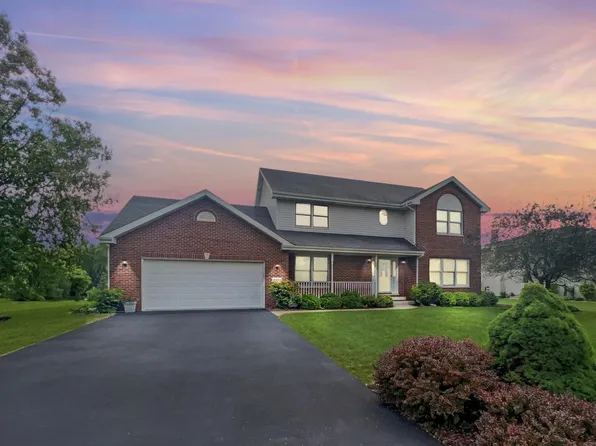 8383 Lantern View Ln, Saint John, IN 46373