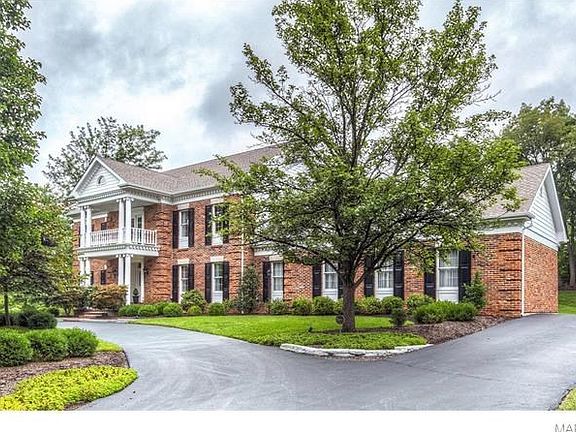3rd image of 958 Arlington Oaks Ter