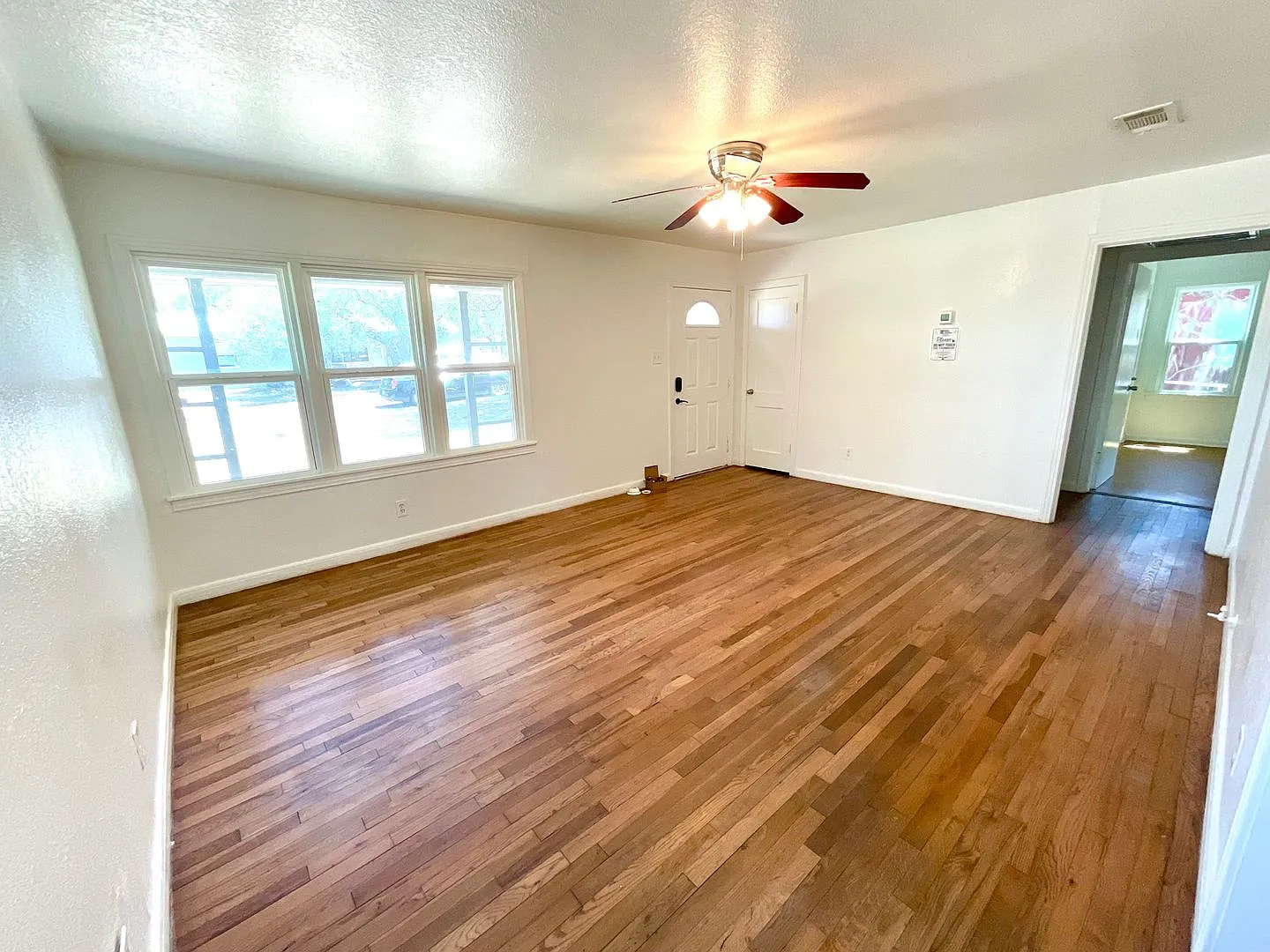 Charming 2 Bedroom House with Detached Garage & Workshop in the Heart of Llano! — Photo 3