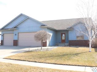 1604 S Mary Beth Ave, Sioux Falls, SD 57106