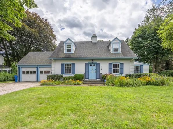 21 Fernwood Road, Hamden, CT 06517