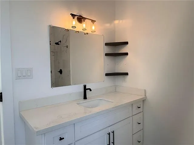 637 Lizardi St — Photo 9