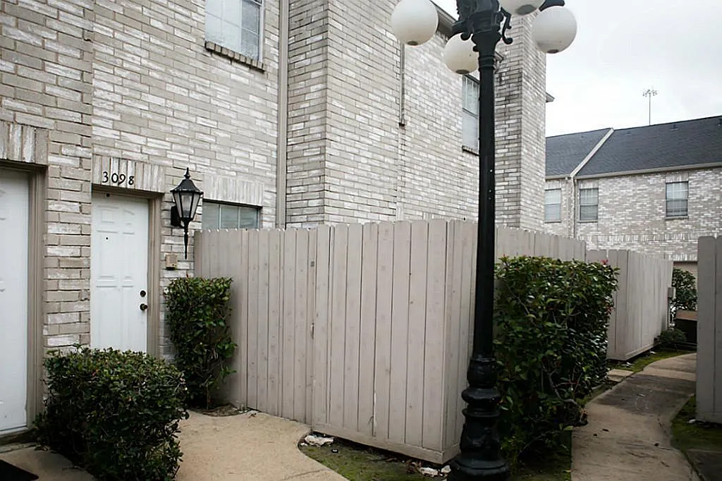 2 bed, 2.5 bath, 1600 sqft, $1,750 — Photo 1