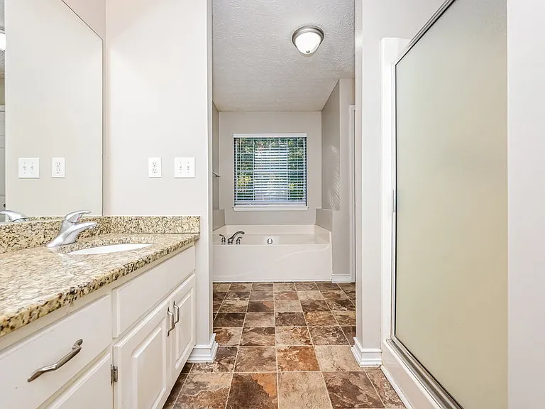 725 Grove Pointe Cir — Photo 11