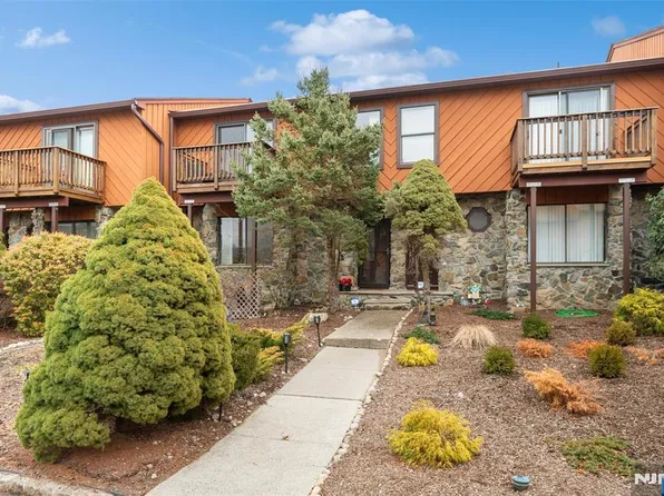 10 Brookside Hts Building 10-G, Wanaque, NJ 07465