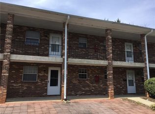 5460 Shattalon Dr APT 28, Winston Salem, NC 27106