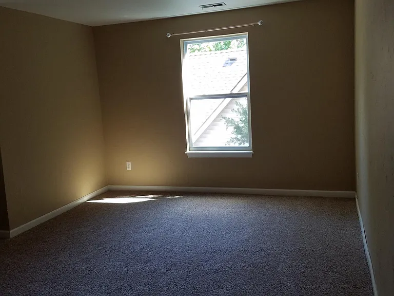 10209 W Carr St — Photo 6