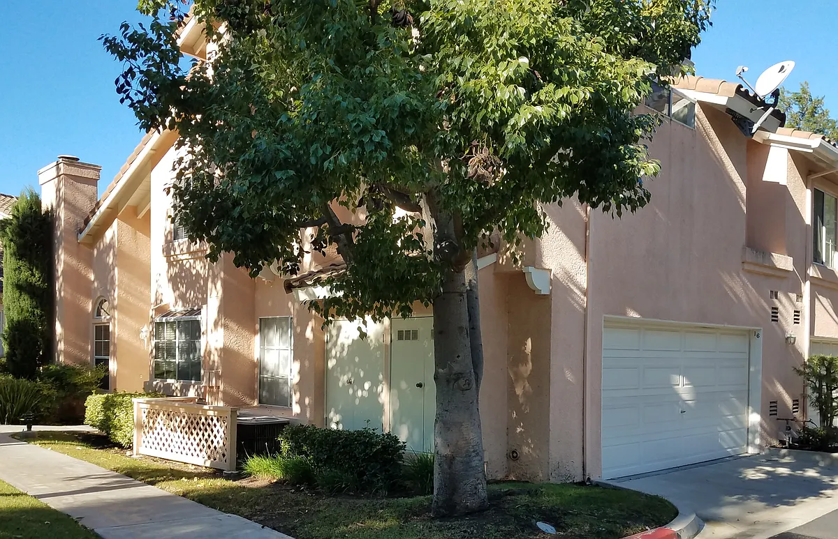 end unit - 16 Tricolored Ln