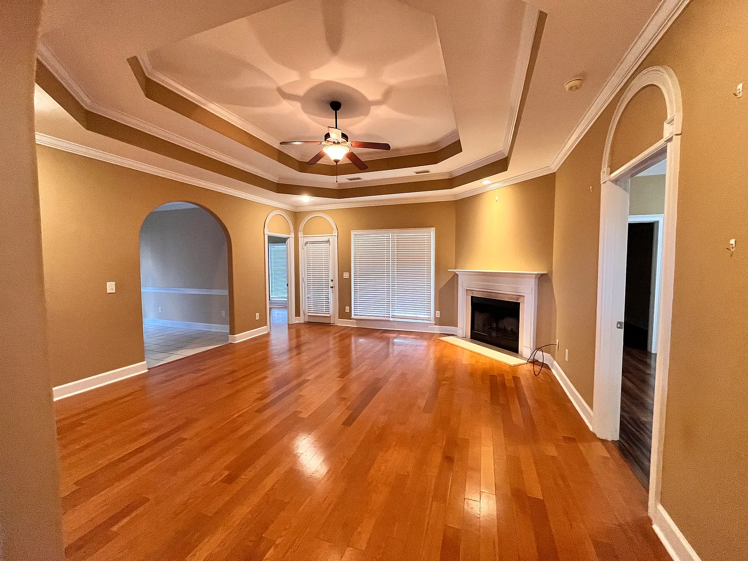 4 bed, 1886 sqft, $2,200 — Photo 2