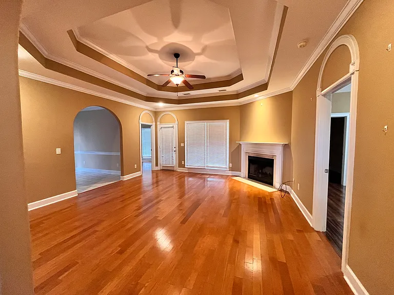 731 Berry Ln — Photo 2