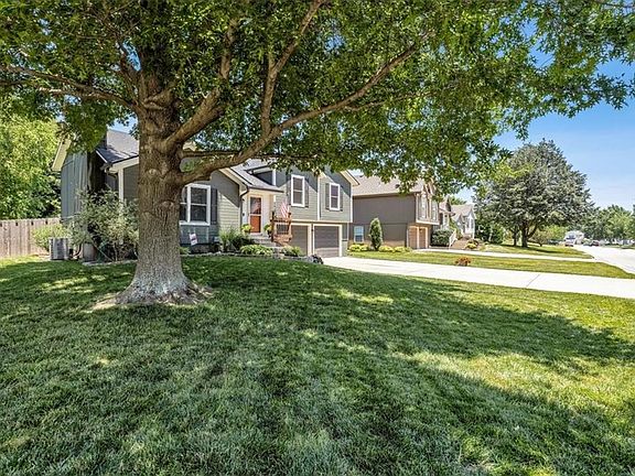 3rd image of 252 NE Dreamweaver Ave