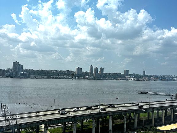 4th image of 80 Riverside Blvd APT 12L