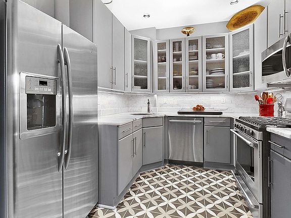 3rd image of 553 Lenox Ave Unit Phd