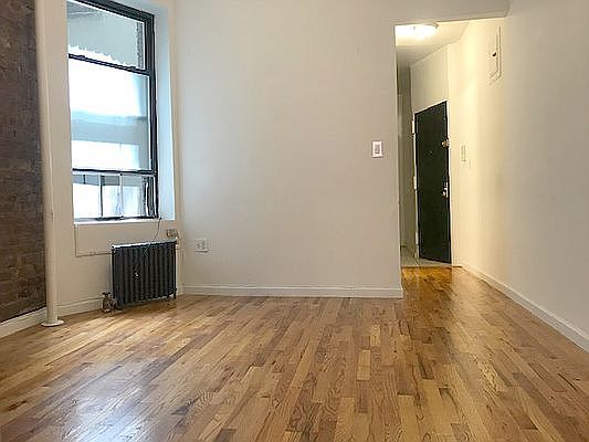 3rd image of 222 W 20th St APT 4