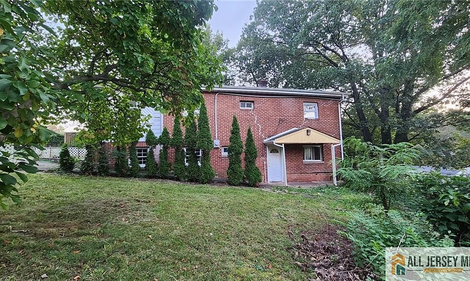1st image of 70 Wood Ave