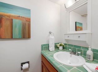 355 Sycamore Rd, Santa Monica, CA 90402