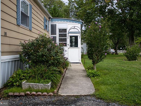 3rd image of 101 Country Ln