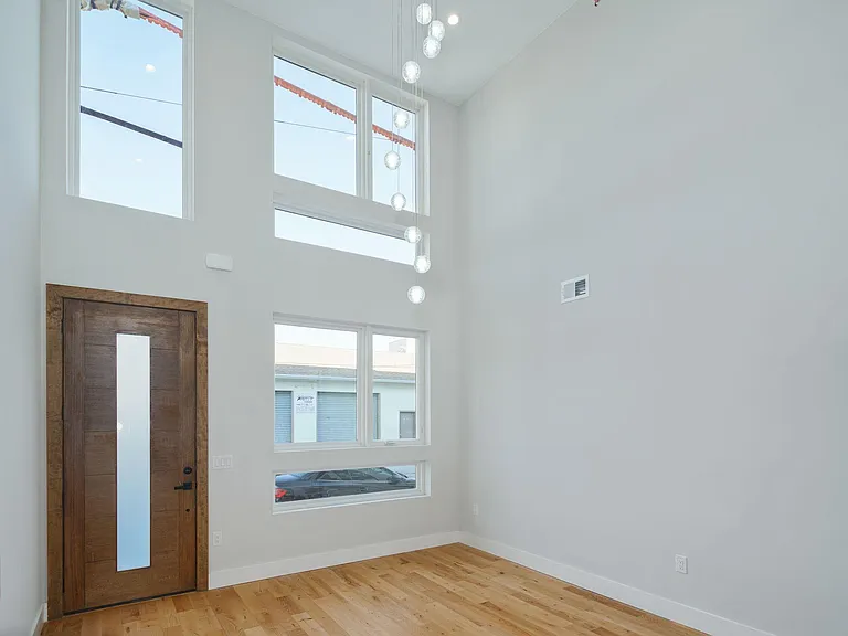 2454 Dickinson St — Photo 31