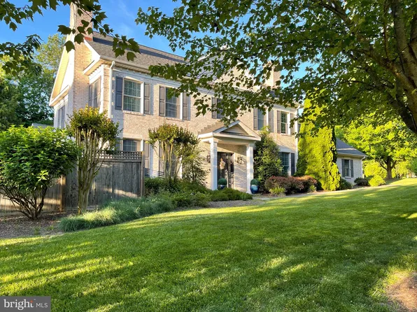 2 Carillon Ct, Wilmington, DE 19803