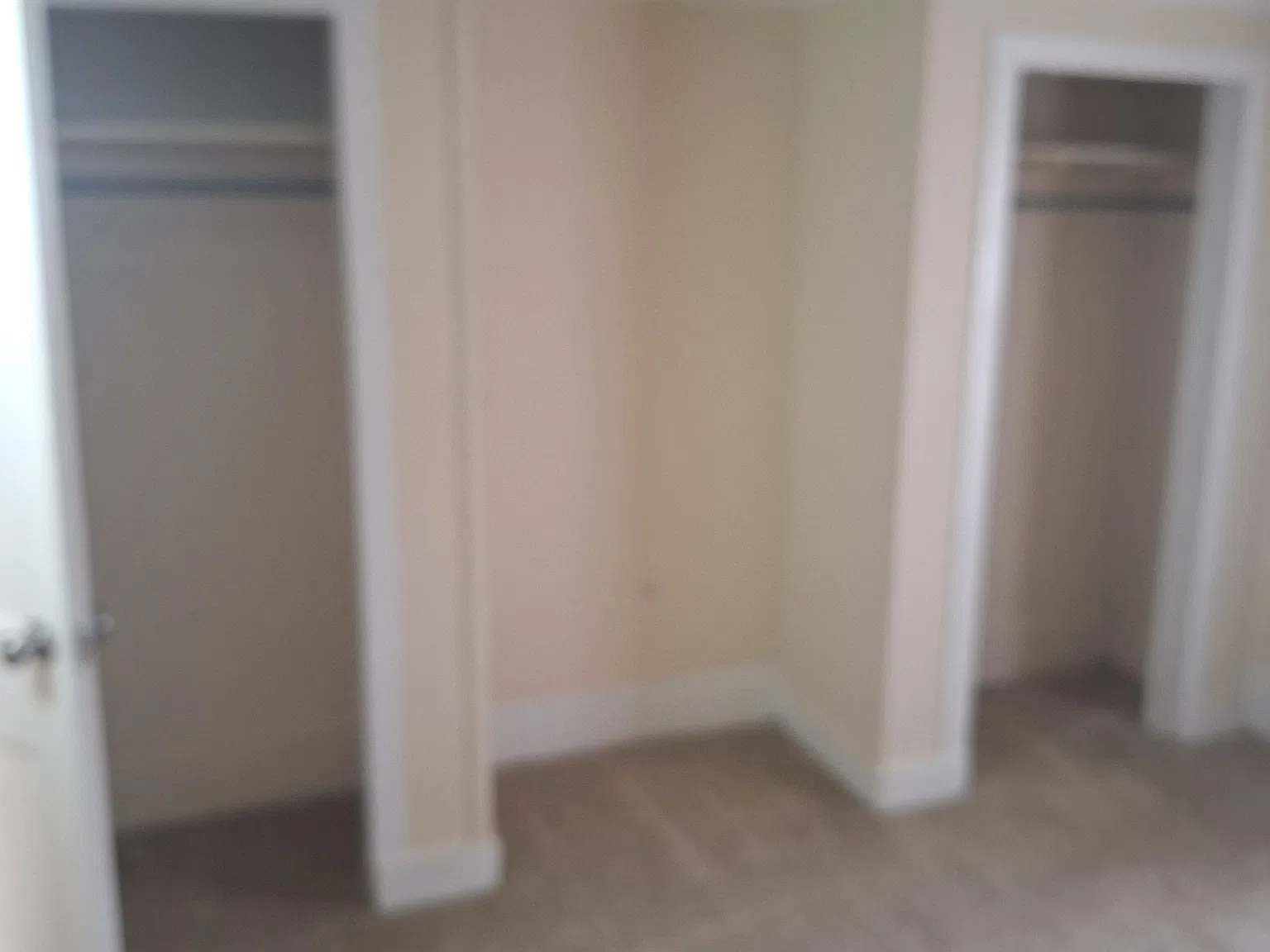 212 W Oak St — Photo 1