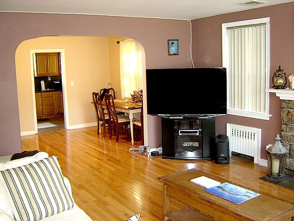 2nd image of 462 Bellevue Ave