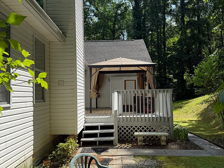 1054 Poplar Creek Rd — Photo 7