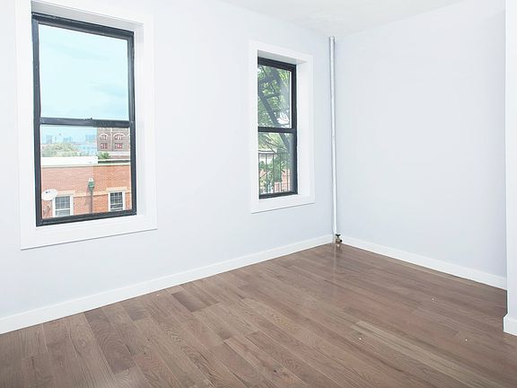5th image of 871 Longwood Ave APT 3A
