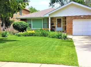 830 N Ellsworth St, Naperville, IL 60563