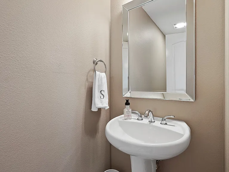 2450 Elden Ave #E — Photo 15