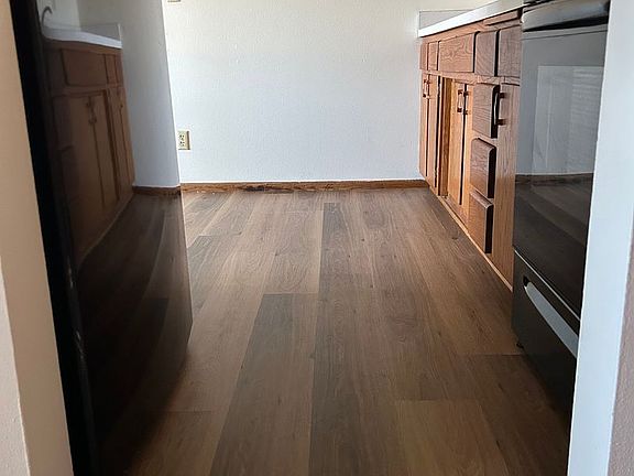 2nd image of 905 Oak Ave #18447473