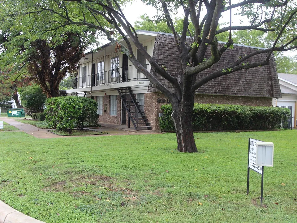 5836 Locke Ave #200