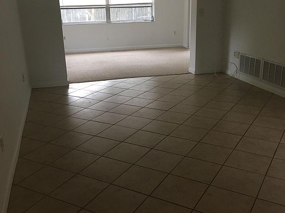 3rd image of 3450 Margate Dr