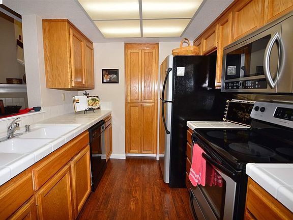 4th image of 7404 Oxford Cir