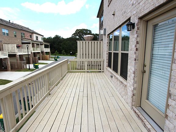 4th image of 422 Montclair Ct