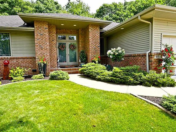 4th image of 615 Parliament Ct