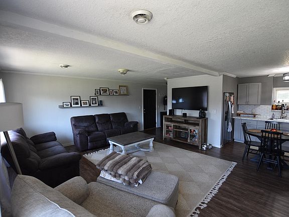 3rd image of 426 E Green Meadow Dr