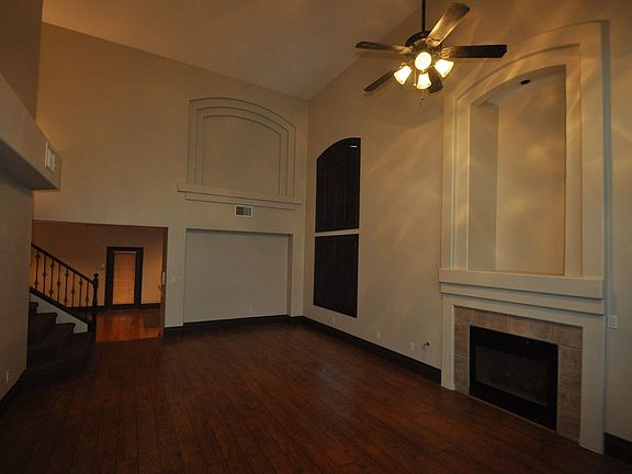 2nd image of 696 Vineland Ave