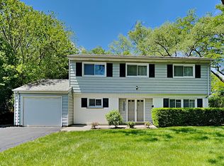 1020 Castlewood Ln, Deerfield, IL 60015