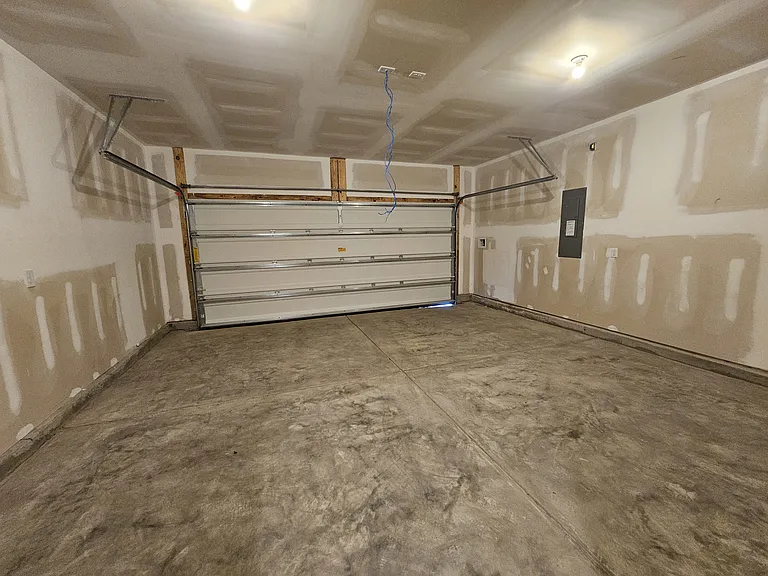 423 Castillo Dr — Photo 29